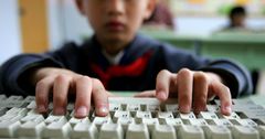 В КР интернетом охвачены 98% школ — Минобразования