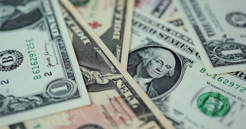 В некоторых комбанках курс доллара опустился ниже 78 сомов