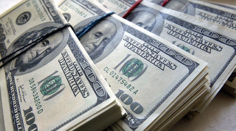 Доллар продолжает расти на межбанковских торгах