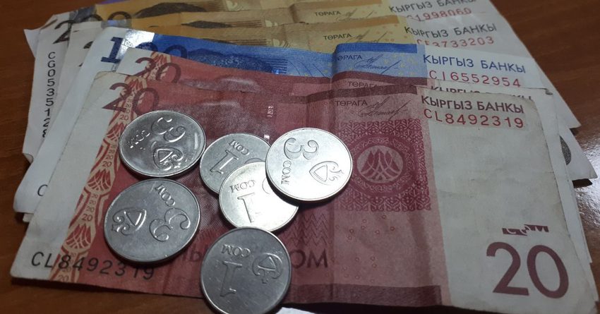 Сом укрепился к евро, но просел к рублю и тенге. Курс валют на 28 марта