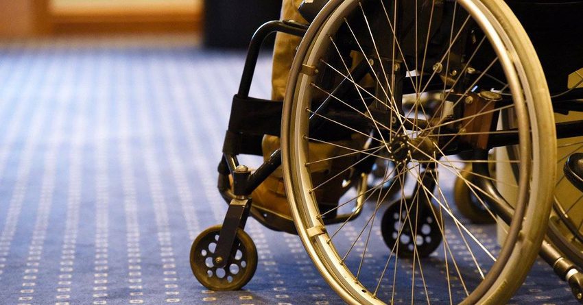 В КР 10.7 тысячи людей с инвалидностью получают услуги персонального ассистента