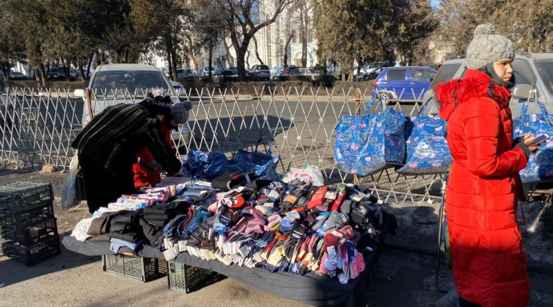 В Бишкеке за стихийную торговлю предпринимателей оштрафовали на 240 тысяч сомов