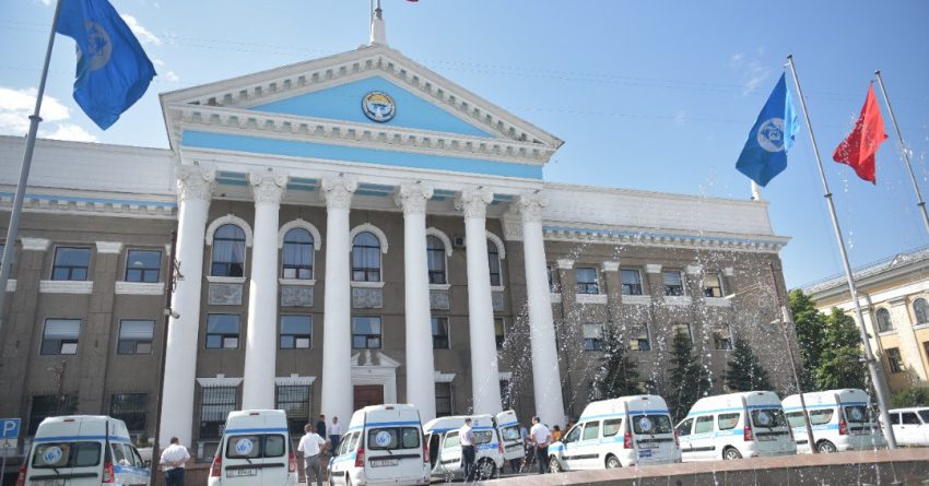 Мэрия Бишкека купила спецмашины для поликлиник
