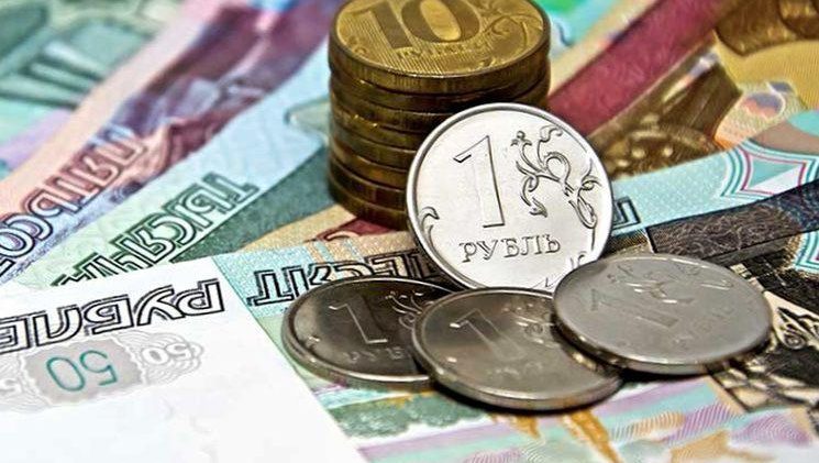 Рубль снизился в цене к доллару и евро. Курсы Центробанка