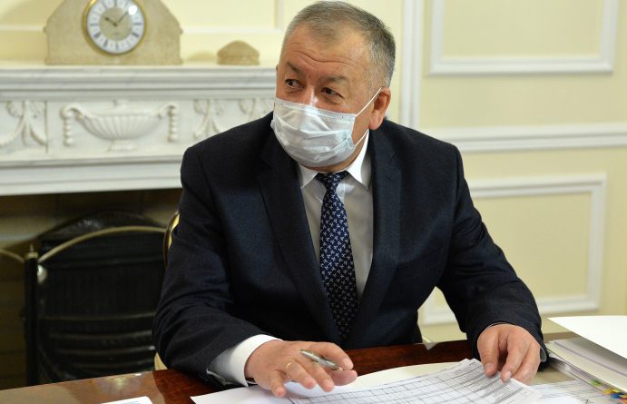 Вице-премьер предложил Жээнбекову продлить режимы ЧП и ЧС