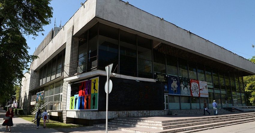 Орус драма театрын 28,1 млн сомго оңдоо иштери башталды