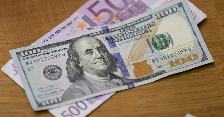 Евро оценивается дешевле доллара. Курс Нацбанка КР
