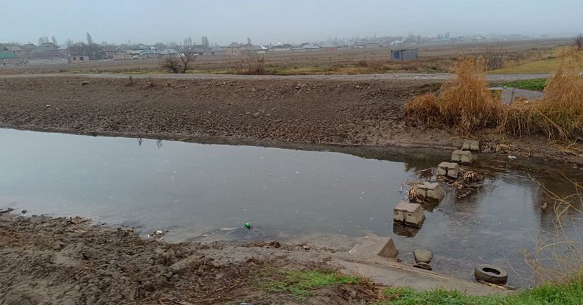 Канал Совхозный очищают от ила, увеличив проходимость воды