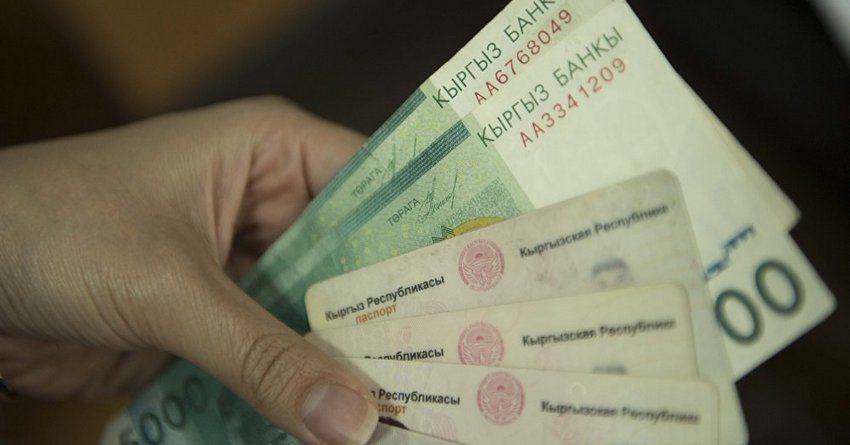 Работники филиала банка в Сокулукском районе оформляли кредиты на чужие паспорта