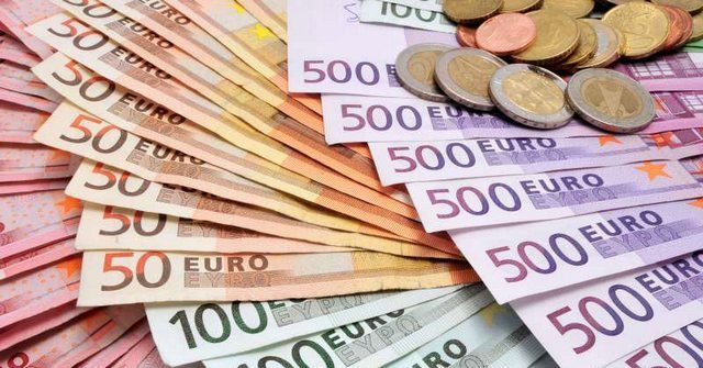 Дедолларизация России принесла пользу евро