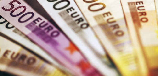 Евро в КР продолжает расти — уже 102.5 сома