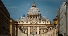 В Ватикане урезали зарплату кардиналам на 10%