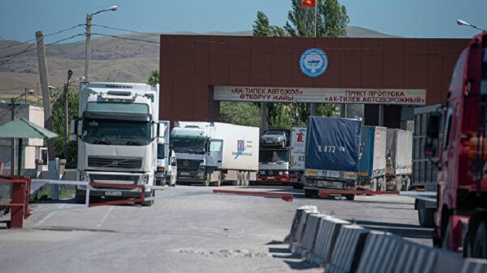 Казахстан вновь усилит контроль за грузопотоком на границе с КР