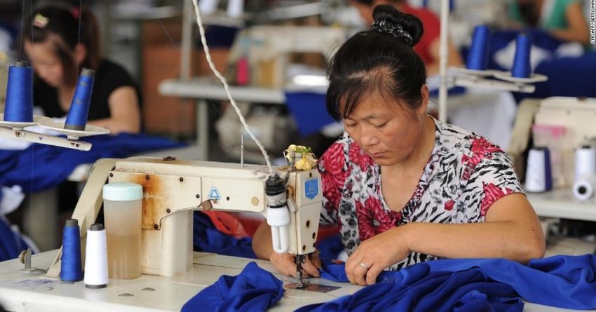 Спрос на швейную продукцию из КР сильно вырос – на предприятиях не хватает швей