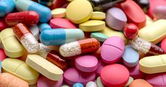 В КР ввели временный запрет на экспорт лекарственных средств