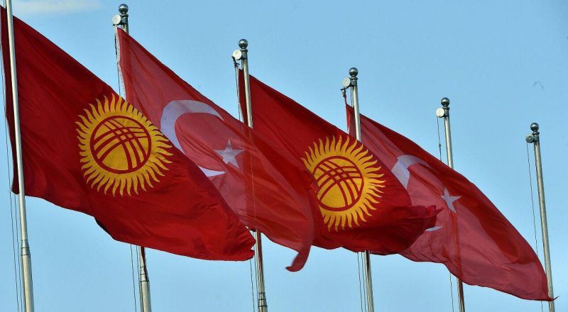 Кыргызстанцы собрали почти 90 млн сомов пострадавшим в Турции