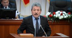 В парламенте Кыргызстана требуют отставки министра финансов