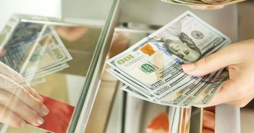 Комбанки за полгода продали валюты почти на 221 млрд сомов