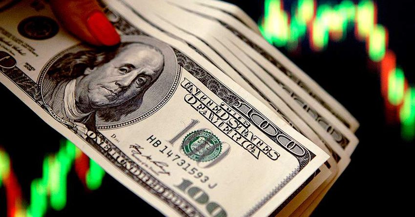 Впервые за несколько дней вырос курс доллара США. Что с рублем?