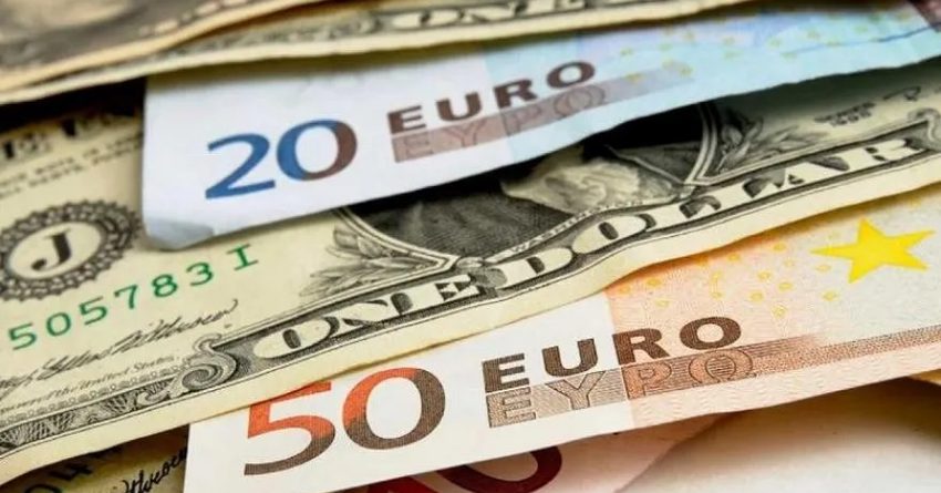 Сом евро, рубль жана теңгеге карата бекемделди