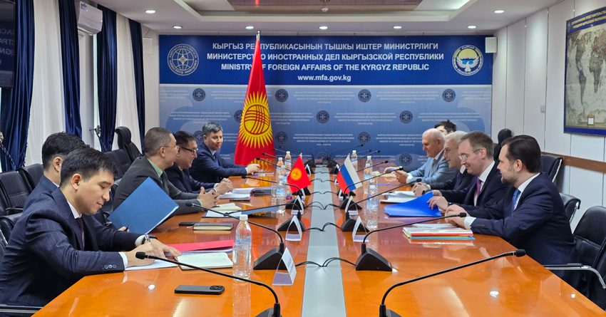 Кыргызстан и Россия обсудили сотрудничество в экономике и политике