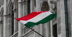 Кыргызстан менен Венгрия инвестицияларды коргоо боюнча сүйлөшүүгө кол койот