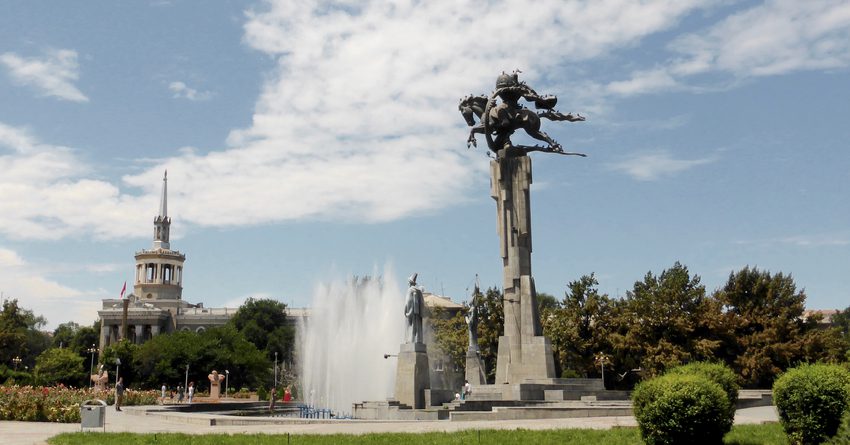 ЕАБР и мэрия Бишкека будут совместно развивать столицу, используя ГЧП