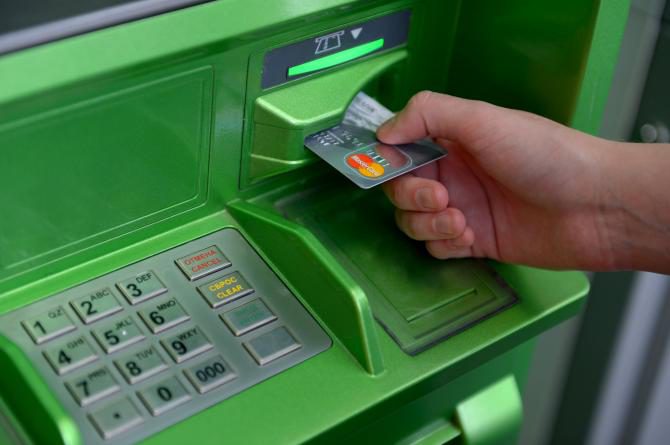 Минюст предлагает добавить их услуги в терминалы и мобильные банкинги