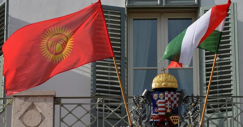 Венгрия признала паспорта о вакцинации кыргызстанцев