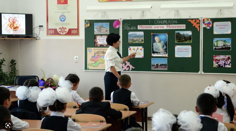 Бишкек планирует запустить программу по поддержке молодых учителей