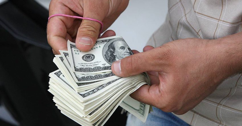 Нацбанк оштрафовал двух нелегальных валютчиков в Баткенской области