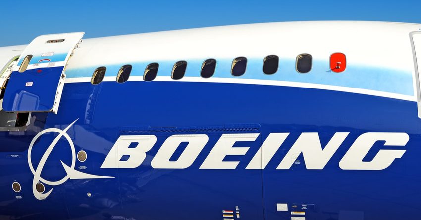 Акции Boeing упали на 4%