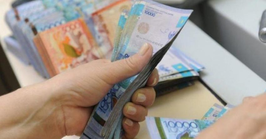 Сколько денег казахстанцы за пять месяцев перевели в Кыргызстан