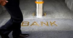 Системным банкам США усложнят стресс-тесты