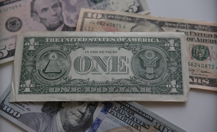 Межбанковские торги открылись ростом доллара