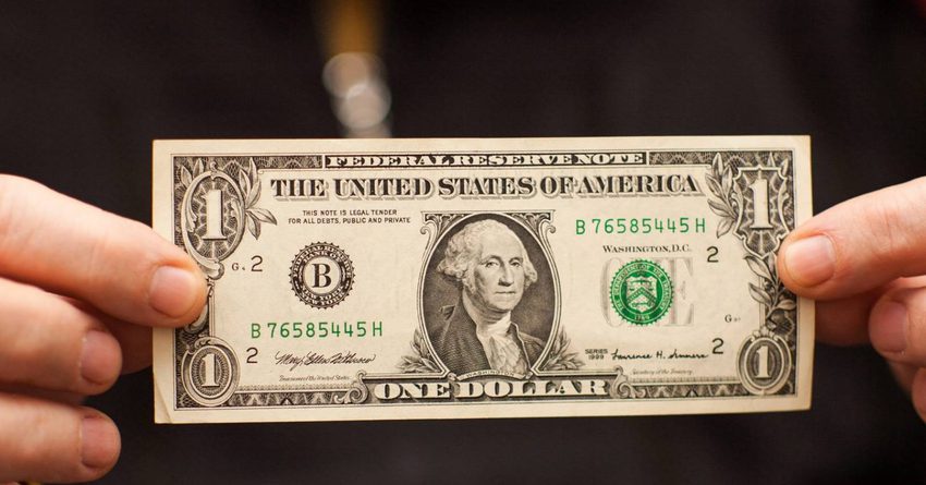 На межбанковских торгах доллар США покупают по 80.5 сома