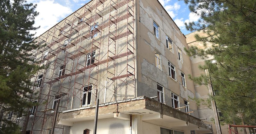 Ремонт больницы в Токмоке завершат к концу августа