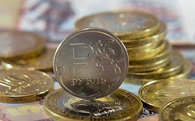 Рубль укрепился к доллару на фоне заявления Путина о переводе расчетов за газ в рубли