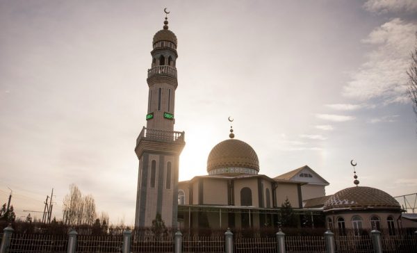 В КР рассмотрят возможность возобновления работы мечетей