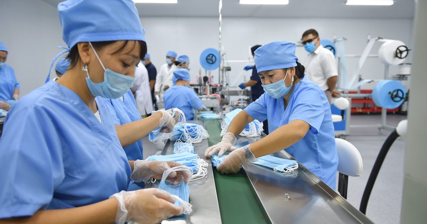 В СЭЗ «Бишкек» открылся цех по производству медицинских масок