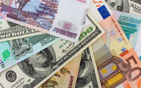 Доллар и евро просели к рублю. Курс Центробанка