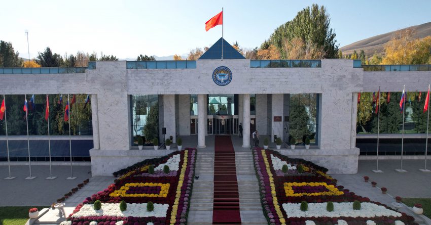 В Бишкеке проходит семинар для региональных глав