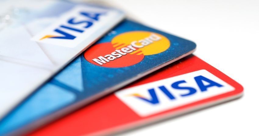 За год в РК число держателей платежных карт увеличилось на 10 млн
