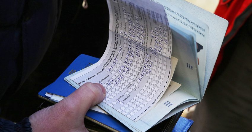 Посольство КР опровергло изменения в миграционных законах РФ
