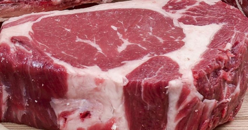 Розничные цены на мясо в Бишкеке за год выросли на 120 сомов