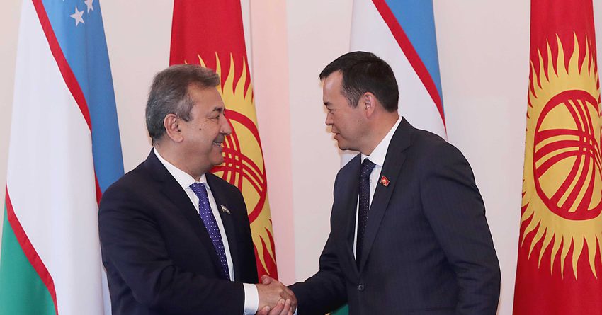 Кыргызстан и Узбекистан обсуждают создание единого визового режима в ЦА