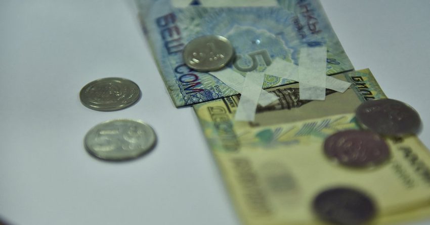 За неделю сом стал дешевле на 2% по отношению к российскому рублю