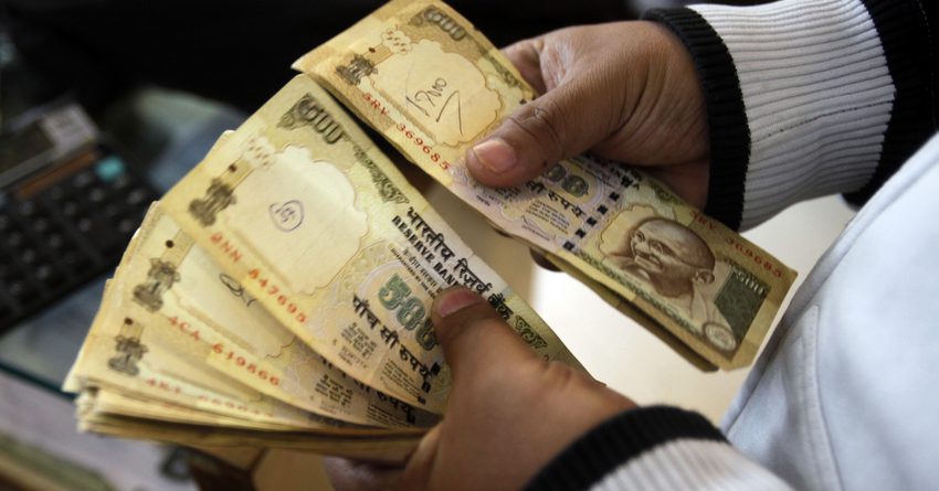 Граждане Индии обменяли шестую часть всех денег в стране за 4 дня