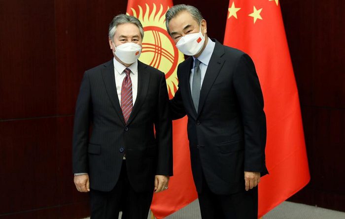 Китай и Кыргызстан обсудили увеличение грузопотока через границу