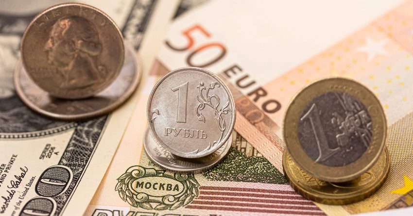 Рубль просел к доллару и евро. Курс Центробанка РФ